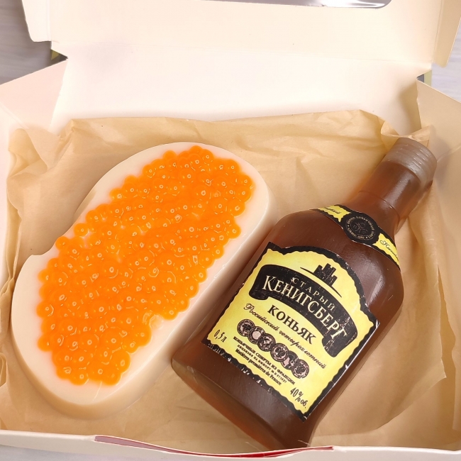 Коньяк и бутерброд с икрой из мыла