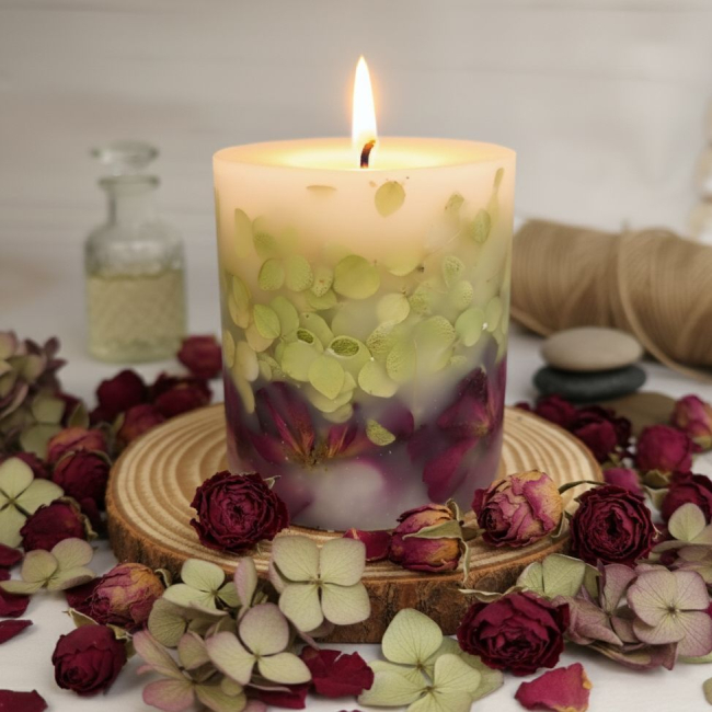Розы и гортензия свеча