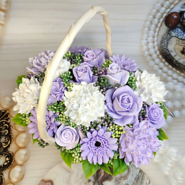 Сиреневые розы и герберы