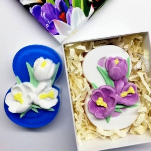 Восьмёрка с крокусами