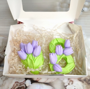 Восьмёрочка с тюльпанами