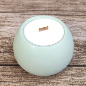 Свеча в гипсовом кашпо