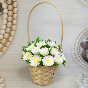 Корзина с ромашками