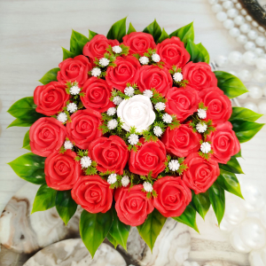 23 розы в коробке