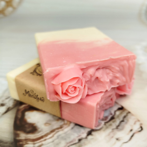 Оливковые розы