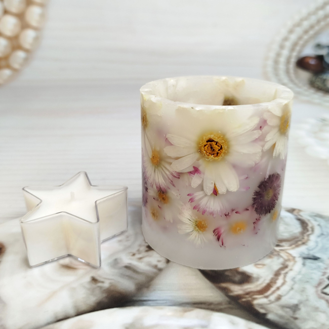 Свеча с подсвечником